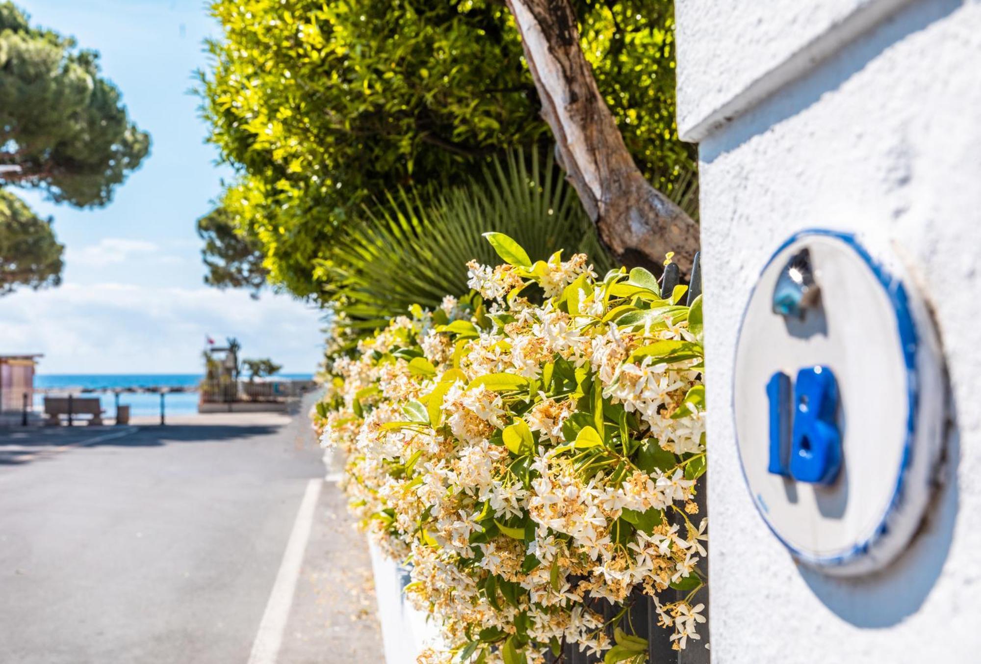 Appartamento La Vela San Bartolomeo Al Mare Exteriör bild